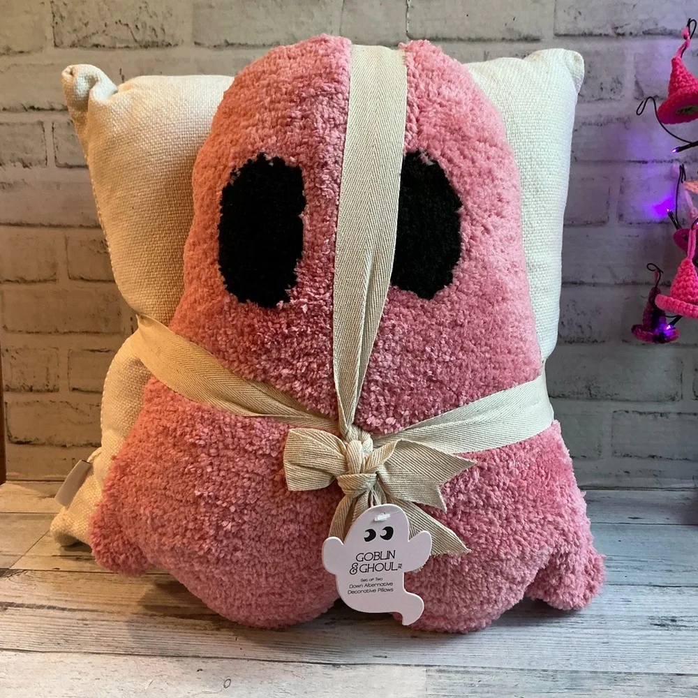 Goblin & Ghoul 2Pc pink Ghost Halloween Pillow Set